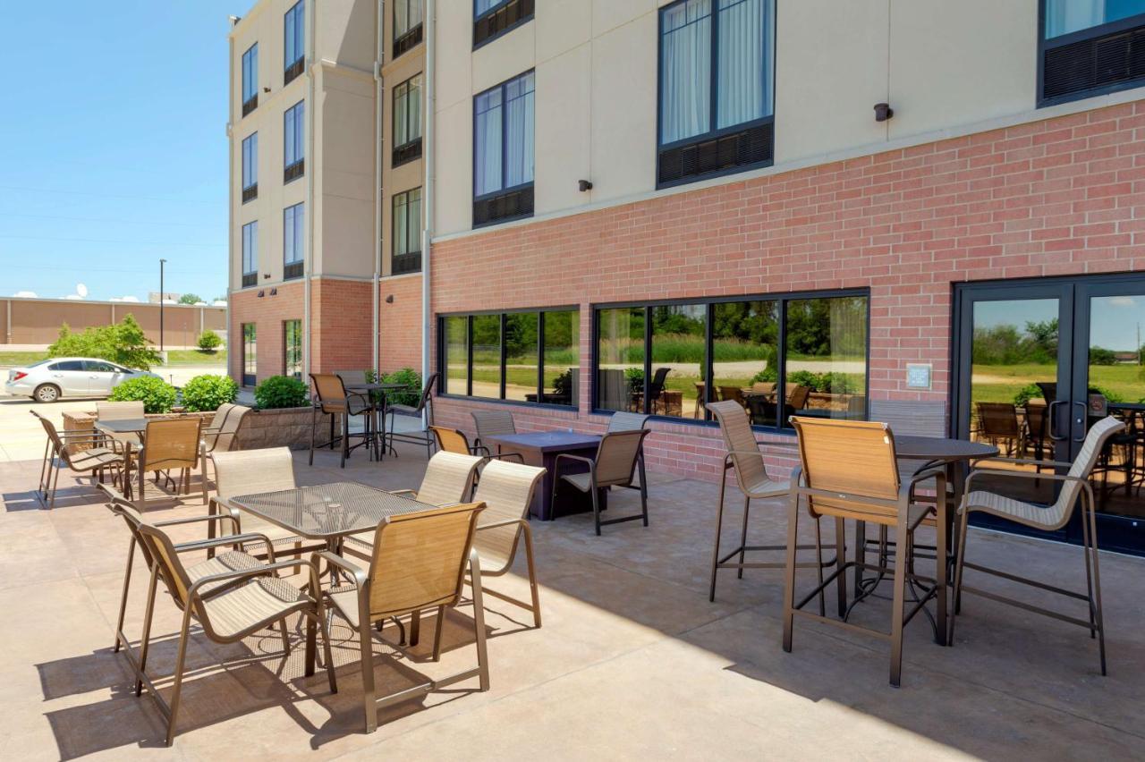 Best Western Plus Centralia Hotel & Suites Buitenkant foto